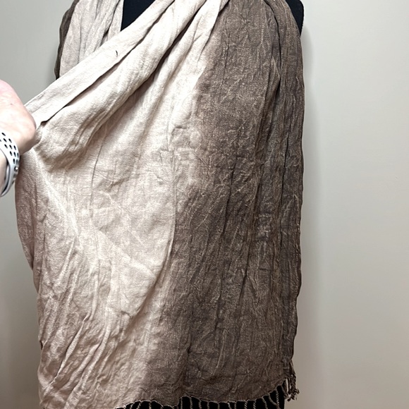 Nwot tie die brown and tan scarf with fringed ends Can be worn many ways X long - Picture 3 of 4